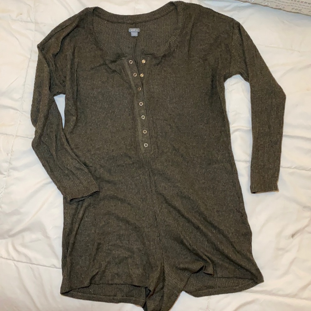 NWOT AERIE S HENLEY SLEEP ROMPER GREEN